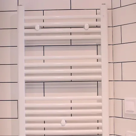 Maestro Damián, Moderna Vivienda Turística A Estrenar En Bilbao